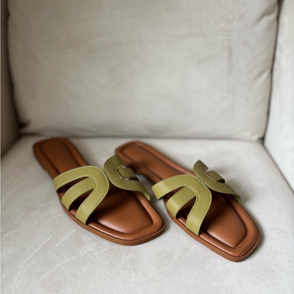NWOT Green and Brown Leather Sandals with Cut-Out Design